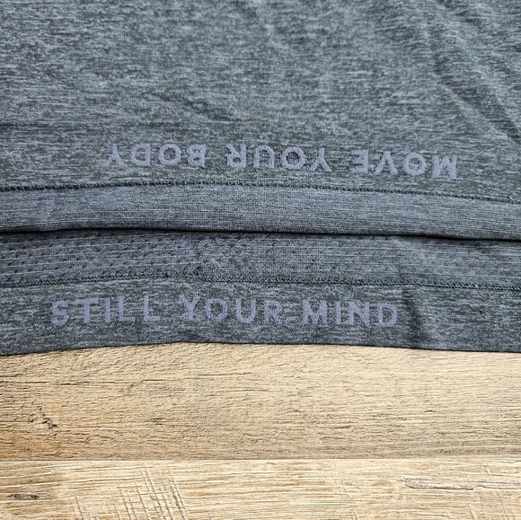 Lululrmon Navy Blue Swiftly Tech Tshirt Women's Size 8 - Picture 3 of 10